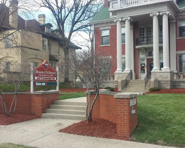 Have You Been Involved in a Commercial Trucking Accident in Ohio? Contact Erney Law